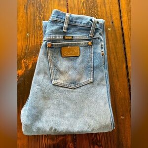 Men’s Wrangler bootcut jeans.